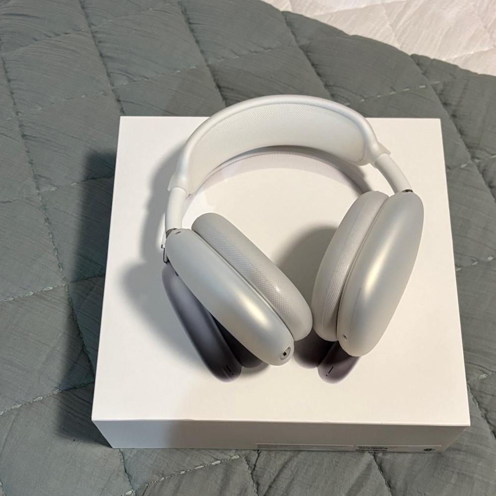 NIB AirPods Max with Smart Case- Silver